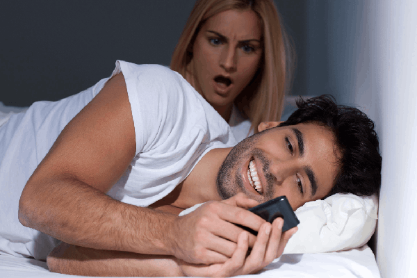 4 Tips on How to Catch a Boyfriend Cheating 